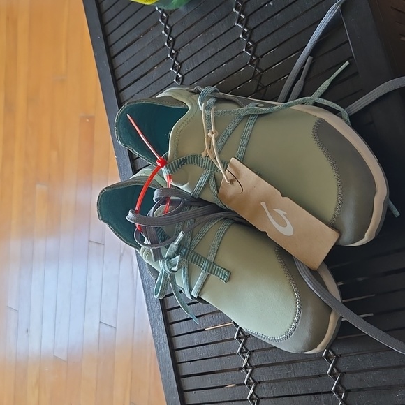 OluKai Shoes - NWT Women's Olukai "MIKI LI" in color Pale Moss/Dolphin size W 7.5